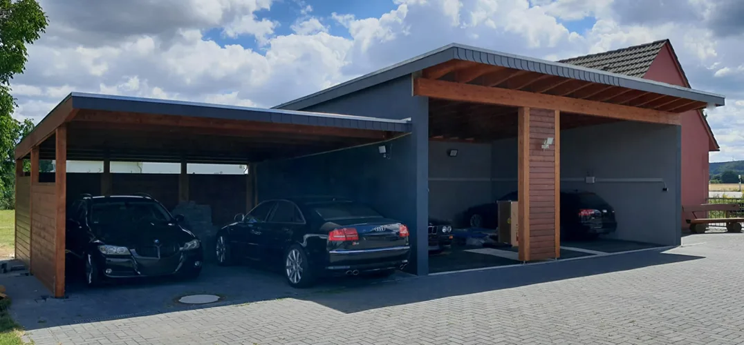 Fertiggestellte Carport- und Garagenkonstruktion